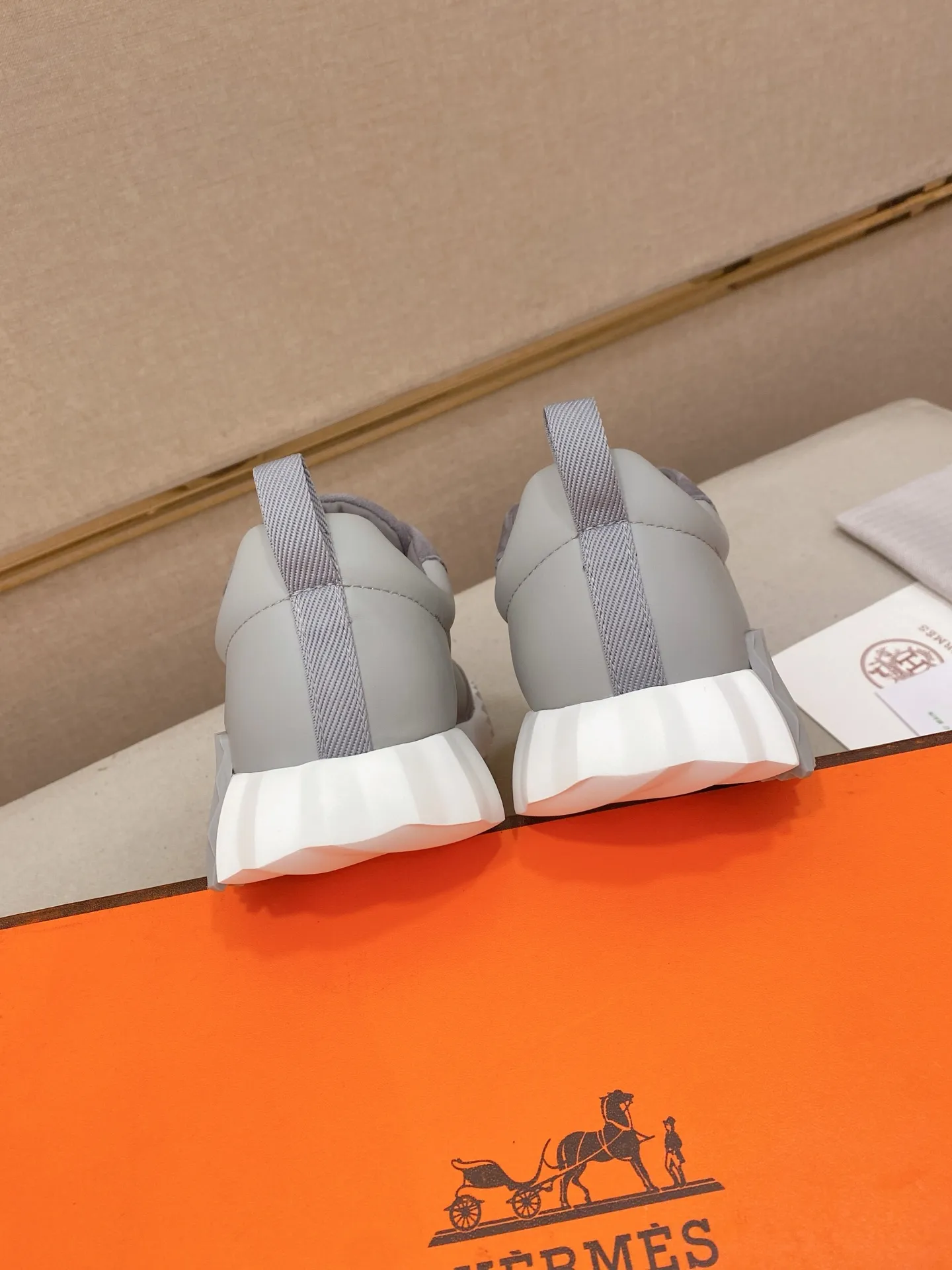Men's clothing and shoes💰: 640💰《HERMES》【Classic Original Version】Hermès; Top 🔝 Purchasing Agency 🔍🔍Men's latest 🇺🇸 counters are on sale simultaneously, original imported from Italy ▲▲First-layer cowhide with suede cowhide ▲▲ (high-end and expensive Qi·Grade) Exquisite workmanship (Italian 🇮🇹Imported water-dyed 🐂cowhide lining) Sole: Original sole provided by the original factory, ⚠️Exclusive double-layer activity·TPR·Rubber·Combined molded outsole; Super·comfortable·wear-resistant·non-slip·environmental protection The real thing is more beautiful if you take the real thing (high quality, follow the order), you can enter and exit the counter at will * Code number: 39·40·41·42·43·44# (can be customized 38.45.46.)